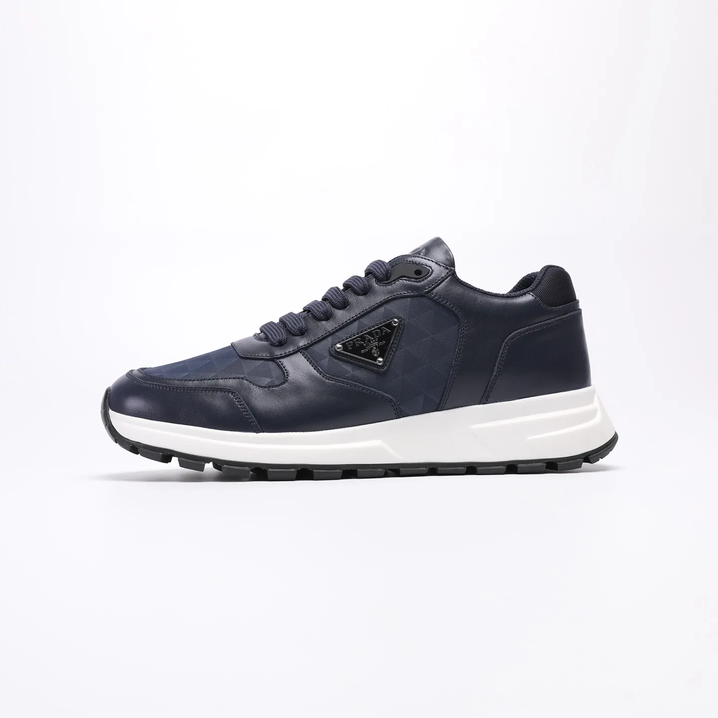 Batch 580 [PRADA] Men's shoes are popular in the counter, official website synchronization, high-quality shipments. Fabric: original cowhide with snakeskin. Lining: cowhide feet + cowhide lining. Outsole: original TPU + foam. Size: 38-46